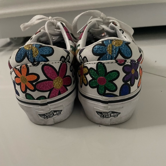 Vans - Picture 4 of 5